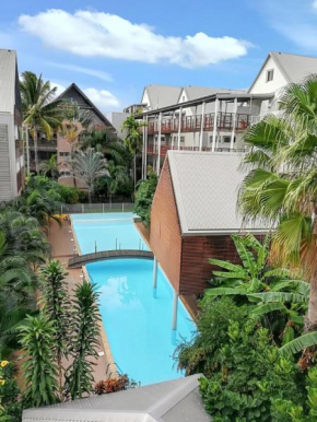 Appartement Moderne à Saint-Pierre avec Vue sur la mer et Piscine